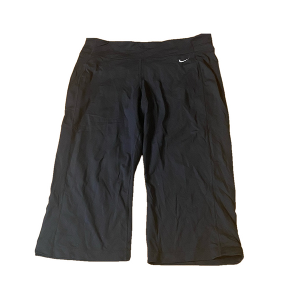 Nike Pants - Nike Dri fit women’s cropped pants (long shorts?) size xl
